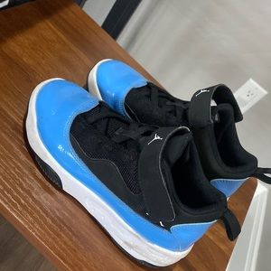 Boy (Big Kid) Basketball shoes. Youth size 13.